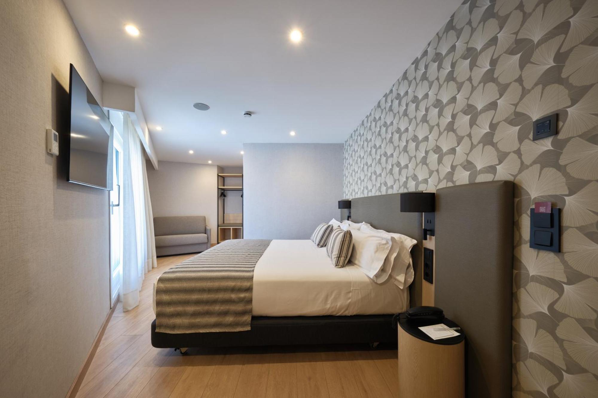 Catalonia Park Gueell Hotel 3*