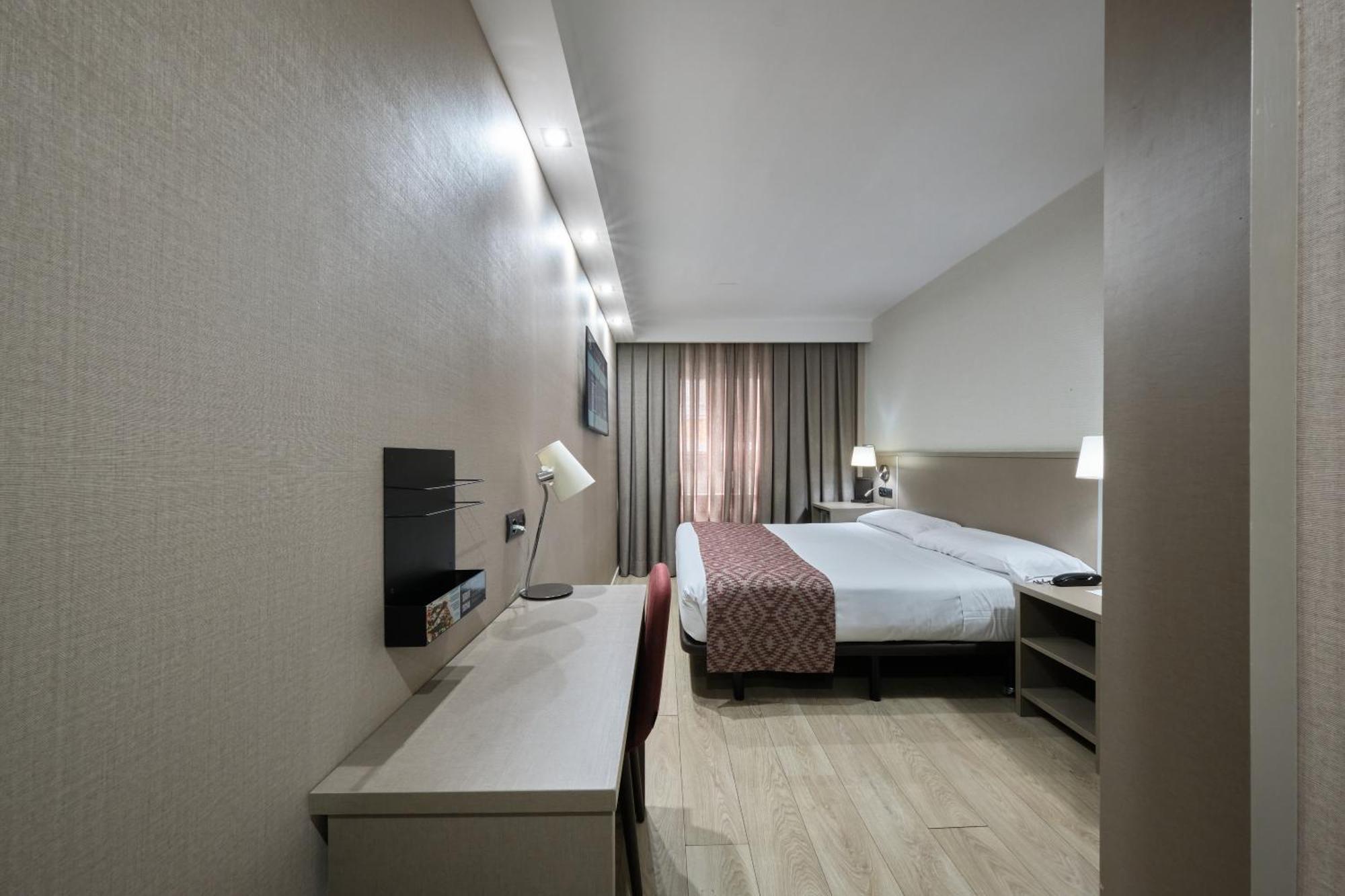 Catalonia Park Güell Hotel 3*
